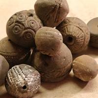 Bunke gale ler perler fra Afrika.